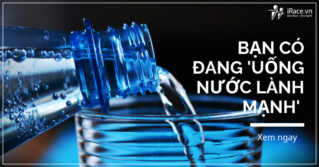 ban co dang uong nuoc dung cach