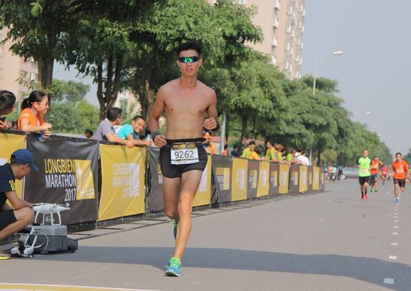 Quyetrunner 1 - Chàng kỹ sư 6 múi chạy marathon "Sub3" nhờ bài tập độc