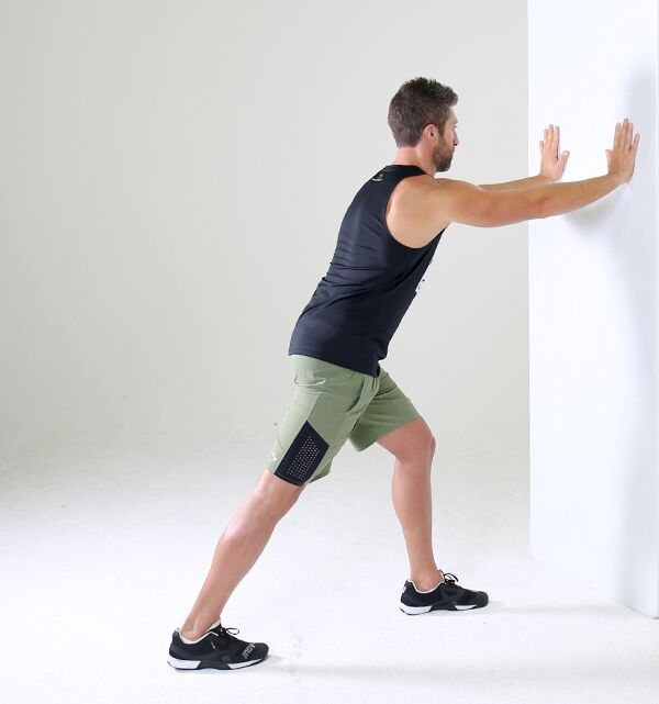 Straight Leg Calf Stretch - Chạy bộ cơ bản: Dành cho người mới bắt đầu chạy bộ