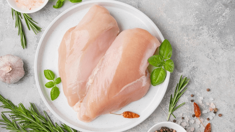 Thịt gà là một nguồn protein chất lượng cao và chất dinh dưỡng quan trọng