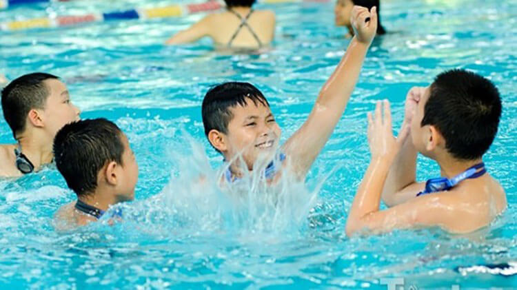 Lứa tuổi đi bơi tăng chiều cao thích hợp