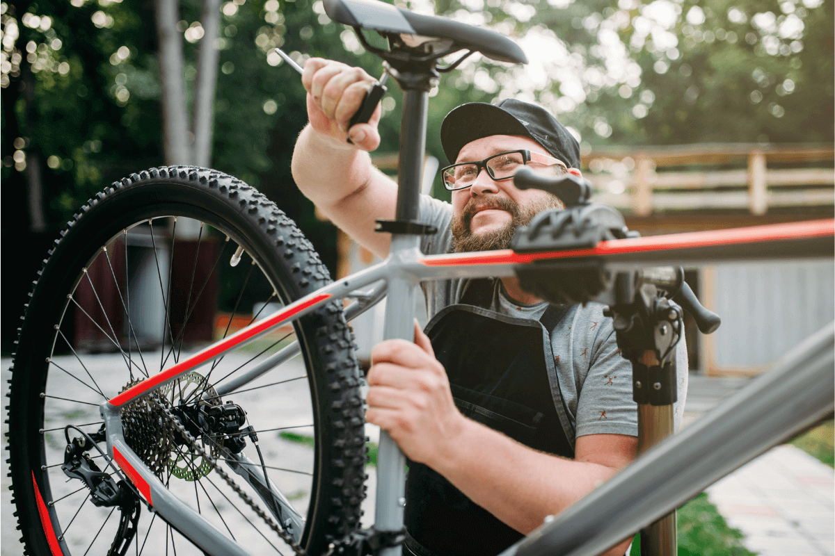 Cần chỉnh yên xe đạp phù hợp với tư thế đạp xe