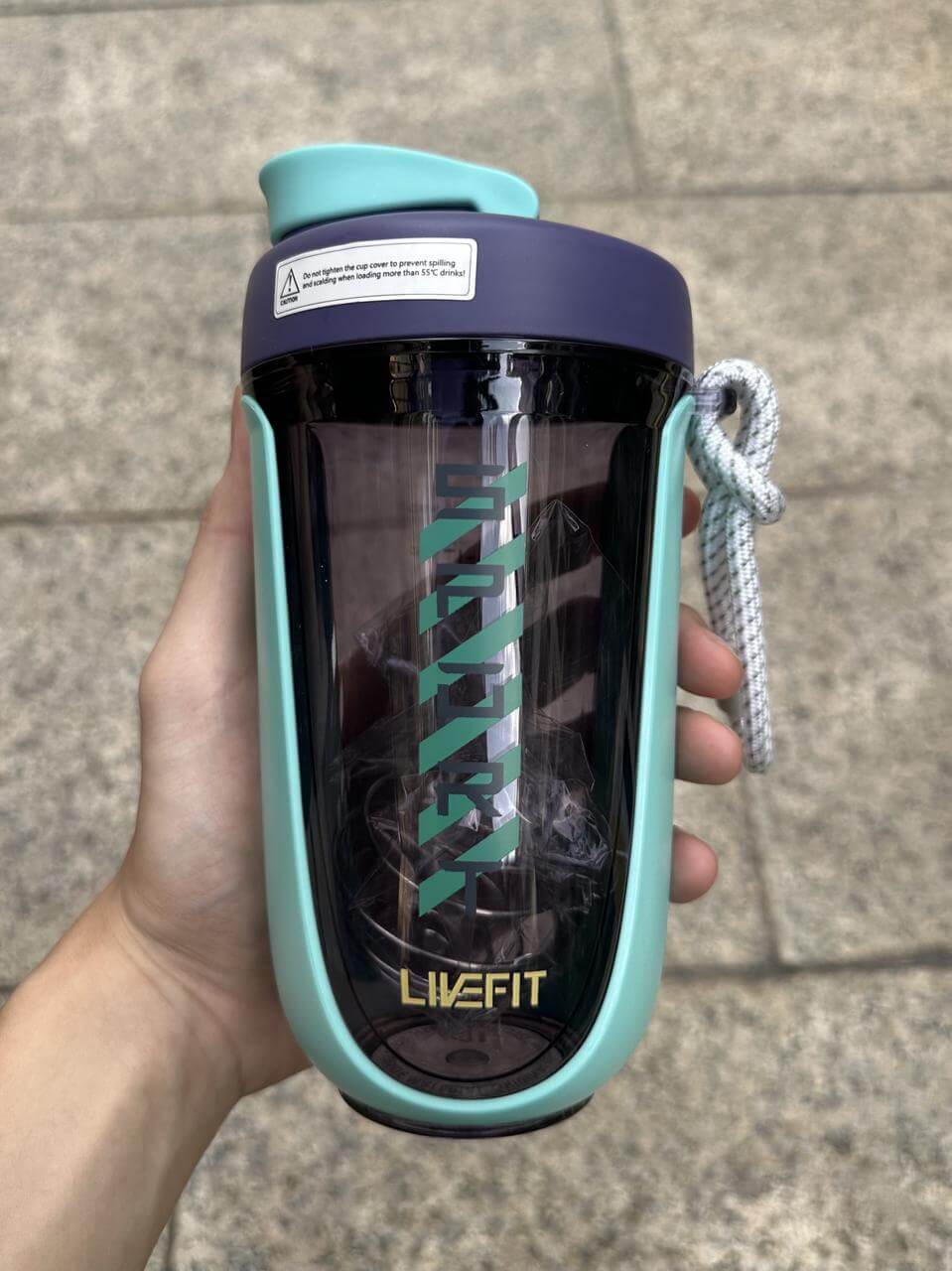 Vô tình được anh bạn gymer giới thiệu bình lắc LiveFit Shaker Tritan và giờ mình mang theo nó đi tập mỗi buổi tập