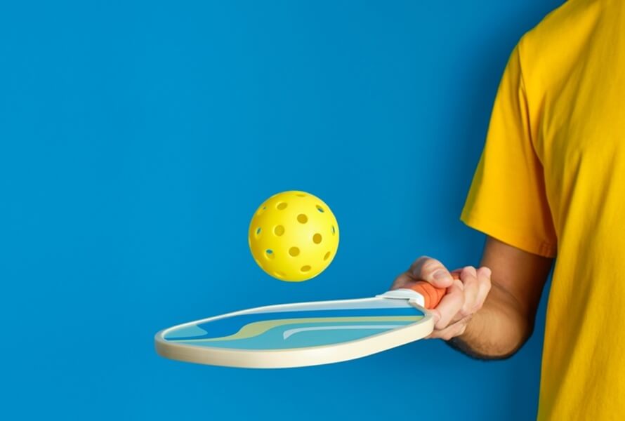 Bóng Pickleball làm bằng gì? Không phải loại nào cũng giống nhau, đọc ngay kẻo mua nhầm!