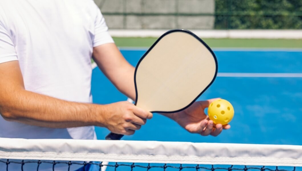 [Top 3 cách cầm vợt Pickleball] Giúp bạn thống trị sân đấu!
