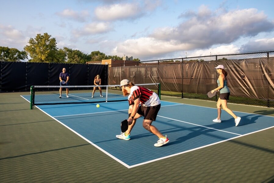Pickleball và Tennis khác nhau như thế nào? So sánh chi tiết trên 4 điểm cốt lõi