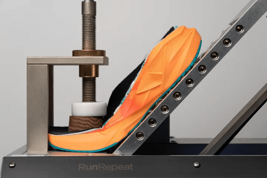 Review ASICS Novablast 5: Êm ái trong từng bước chạy