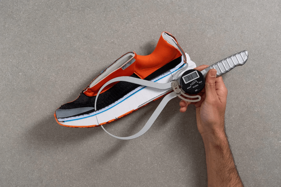 Đánh giá Brooks Ghost Max: Ổn định bất ngờ trong một đôi giày siêu đệm