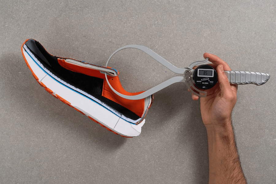 Đánh giá Brooks Ghost Max: Ổn định bất ngờ trong một đôi giày siêu đệm