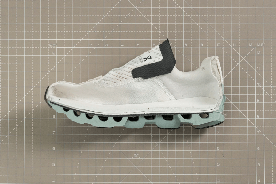 Review On Cloudmonster: Giày chạy bộ đệm dày cho runner đường dài