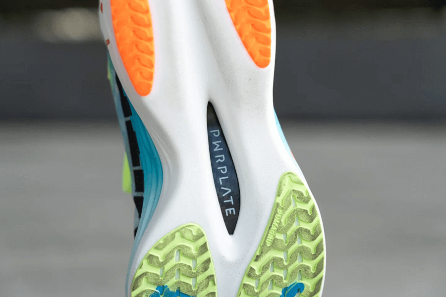 Review Puma Deviate Nitro Elite 3: Đôi giày đua nhanh, nhẹ, đầy hứng khởi!