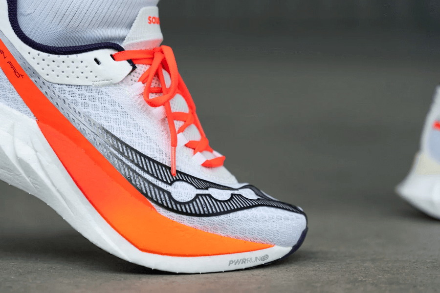 Review Saucony Endorphin Pro 4: Lựa chọn thông minh cho marathon
