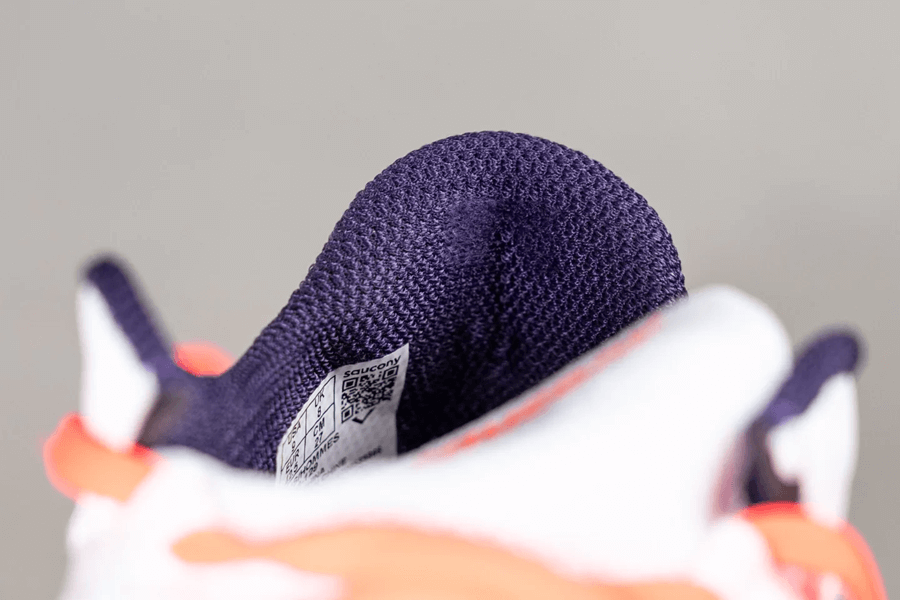 Review Saucony Endorphin Pro 4: Lựa chọn thông minh cho marathon