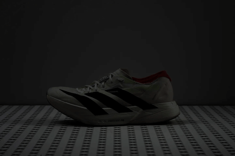 Review Adidas Adizero Adios Pro 4: Siêu nhẹ, siêu bật dành cho đường đua