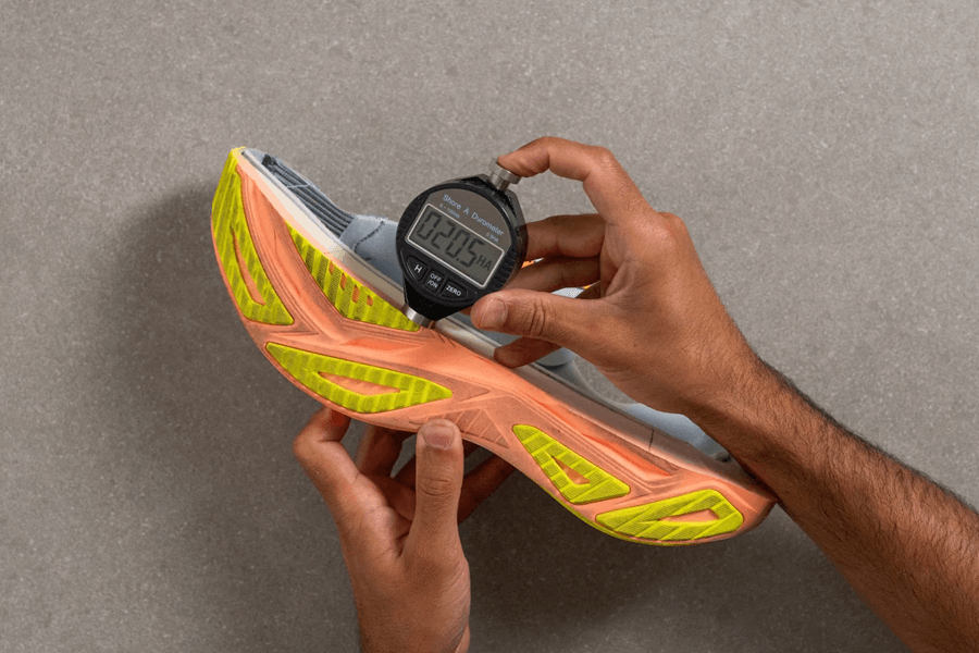 Review ASICS Superblast 2: Không carbon plate nhưng hiệu năng vẫn vượt mong đợi