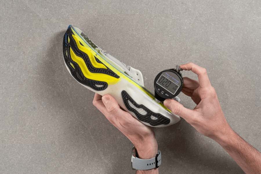 Review Brooks Glycerin Max: Giày chạy hằng ngày siêu đệm, siêu êm, có nên mua không?