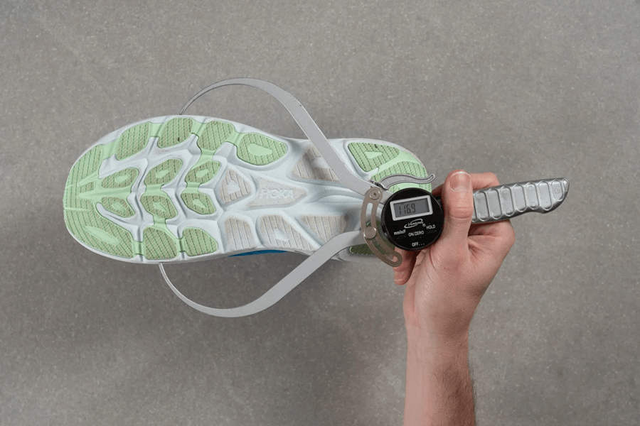 Review Hoka Clifton 10: Giày chạy đệm dày, bảo vệ khớp, lý tưởng cho hằng ngày