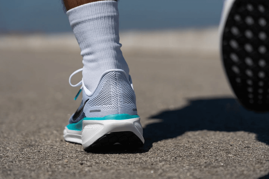 Review Nike Pegasus 41: Lựa chọn số 1 cho những runner tiếp đất bằng gót chân