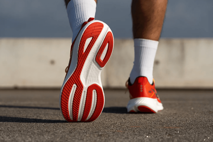Saucony Ride 17 có gì mới? Đánh giá chi tiết giày chạy hằng ngày bền bỉ, êm ái