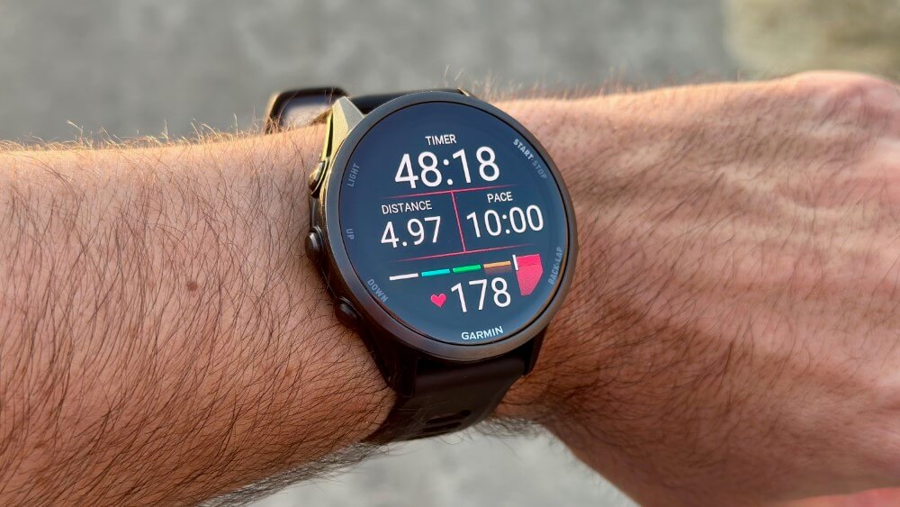 Top 10 đồng hồ thông minh cho chạy bộ có GPS tốt nhất 1 Đồng hồ thông minh chạy bộ có GPS - Garmin Forerunner 970