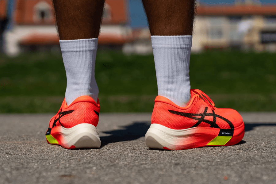 Review ASICS Metaspeed Sky Paris: Giày thi đấu nhẹ, hiệu suất đỉnh trên nhiều cự ly 22 Review ASICS Metaspeed Sky Paris: Giày thi đấu nhẹ, hiệu suất đỉnh trên nhiều cự ly