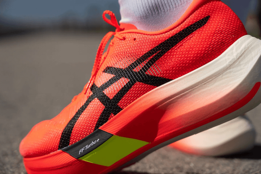 Review ASICS Metaspeed Sky Paris: Giày thi đấu nhẹ, hiệu suất đỉnh trên nhiều cự ly 3 Review ASICS Metaspeed Sky Paris: Giày thi đấu nhẹ, hiệu suất đỉnh trên nhiều cự ly