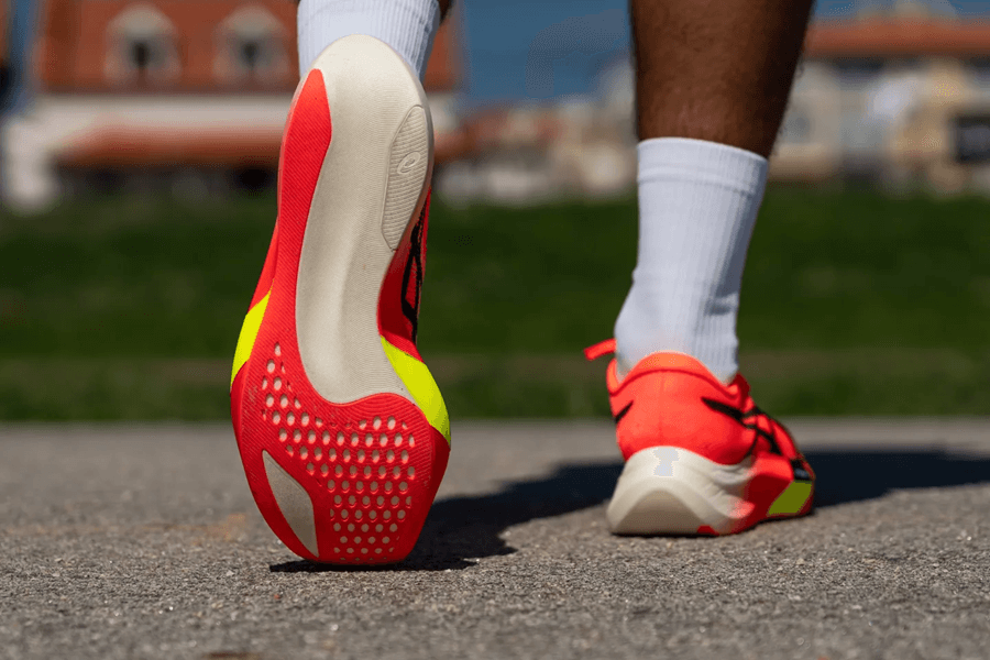 Review ASICS Metaspeed Sky Paris: Giày thi đấu nhẹ, hiệu suất đỉnh trên nhiều cự ly 34 Review ASICS Metaspeed Sky Paris: Giày thi đấu nhẹ, hiệu suất đỉnh trên nhiều cự ly
