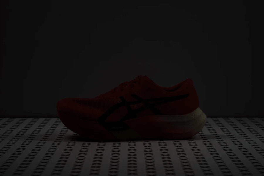 Review ASICS Metaspeed Sky Paris: Giày thi đấu nhẹ, hiệu suất đỉnh trên nhiều cự ly 48 Review ASICS Metaspeed Sky Paris: Giày thi đấu nhẹ, hiệu suất đỉnh trên nhiều cự ly