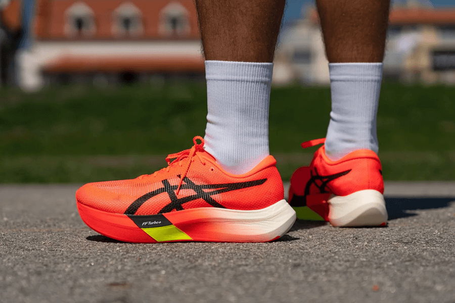 Review ASICS Metaspeed Sky Paris: Giày thi đấu nhẹ, hiệu suất đỉnh trên nhiều cự ly 14 Review ASICS Metaspeed Sky Paris: Giày thi đấu nhẹ, hiệu suất đỉnh trên nhiều cự ly