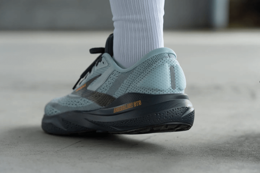 Review giày Brooks Adrenaline GTS 24 – Giày chạy hàng ngày siêu ổn định cho runner tiếp đất gót 49 Review giày Brooks Adrenaline GTS 24 – Giày chạy hàng ngày siêu ổn định cho runner tiếp đất gót