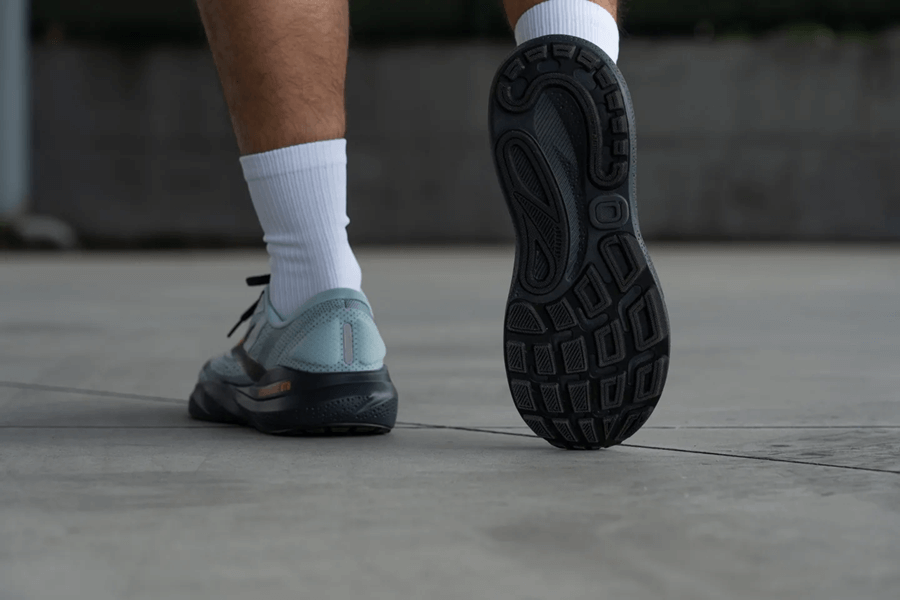 Review giày Brooks Adrenaline GTS 24 – Giày chạy hàng ngày siêu ổn định cho runner tiếp đất gót 31 Review giày Brooks Adrenaline GTS 24 – Giày chạy hàng ngày siêu ổn định cho runner tiếp đất gót