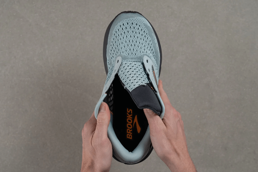 Review giày Brooks Adrenaline GTS 24 – Giày chạy hàng ngày siêu ổn định cho runner tiếp đất gót 48 Review giày Brooks Adrenaline GTS 24 – Giày chạy hàng ngày siêu ổn định cho runner tiếp đất gót