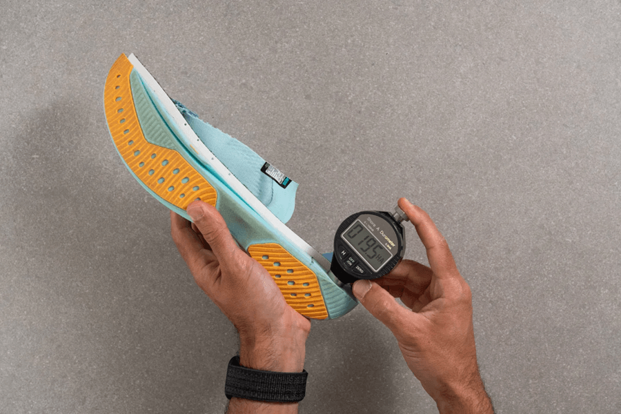 Review Hoka Mach 6: Giày chạy hằng ngày siêu nhẹ và ổn định cực cao