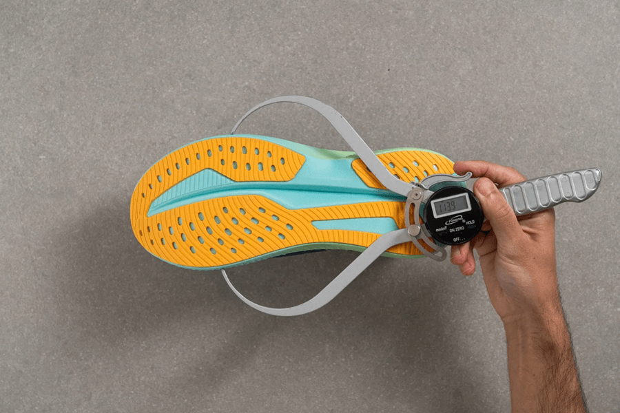 Review Hoka Mach 6: Giày chạy hằng ngày siêu nhẹ và ổn định cực cao