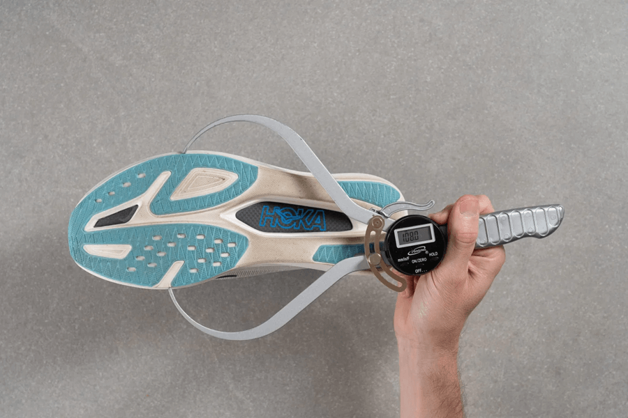 Review giày thi đấu Hoka Rocket X 3: Đánh đổi trọng lượng để lấy sự êm ái, liệu có xứng đáng?