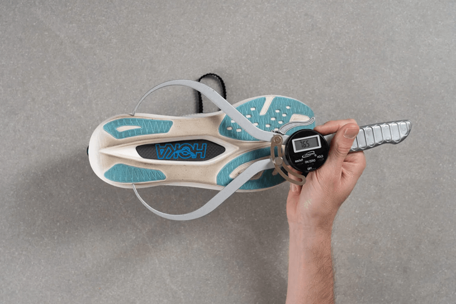 Review giày thi đấu Hoka Rocket X 3: Đánh đổi trọng lượng để lấy sự êm ái, liệu có xứng đáng?