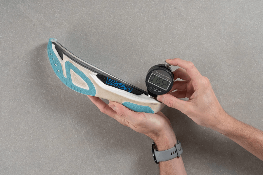 Review giày thi đấu Hoka Rocket X 3: Đánh đổi trọng lượng để lấy sự êm ái, liệu có xứng đáng?