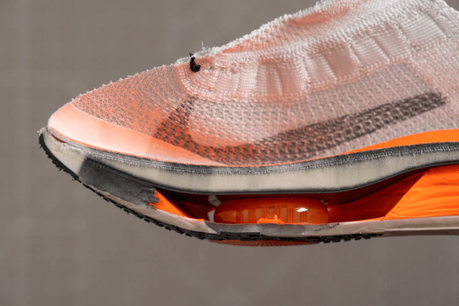 Review Nike Alphafly 3: Giày thi đấu nhẹ và khả năng chuyển hoàn năng lượng mạnh mẽ