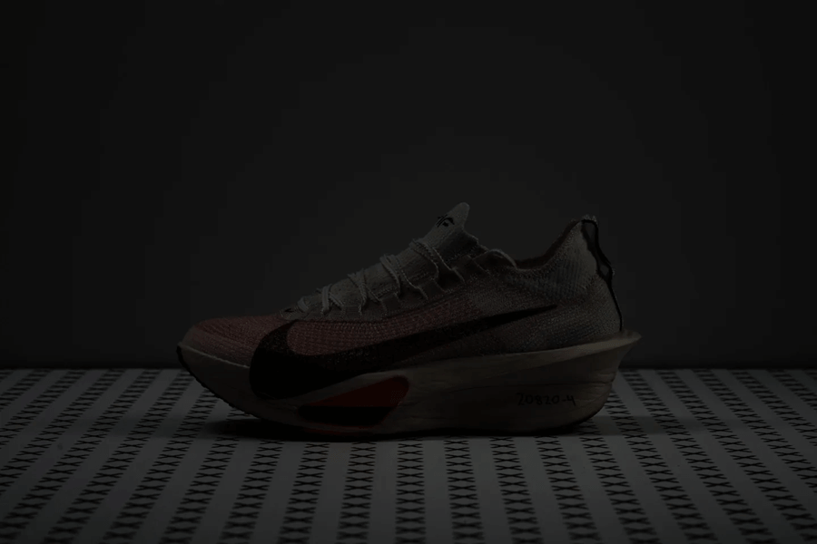 Review Nike Alphafly 3: Giày thi đấu nhẹ và khả năng chuyển hoàn năng lượng mạnh mẽ
