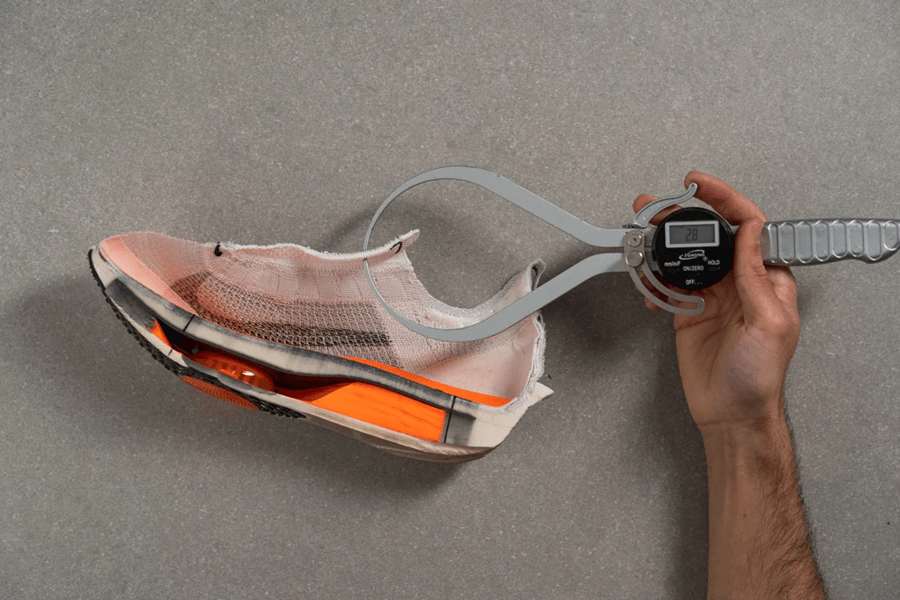 Review Nike Alphafly 3: Giày thi đấu nhẹ và khả năng chuyển hoàn năng lượng mạnh mẽ