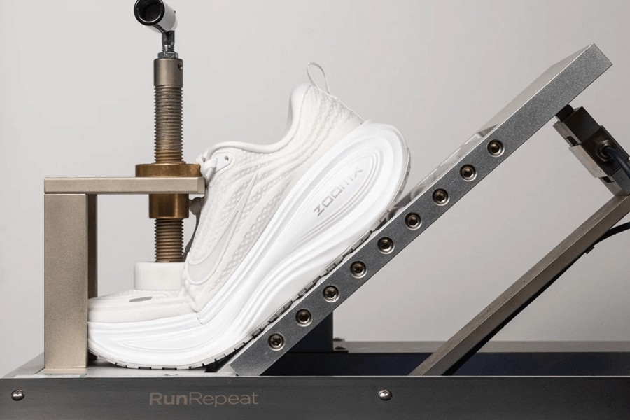 Review Nike Vomero Plus: Đôi giày đệm đế cao cho tập luyện hằng ngày