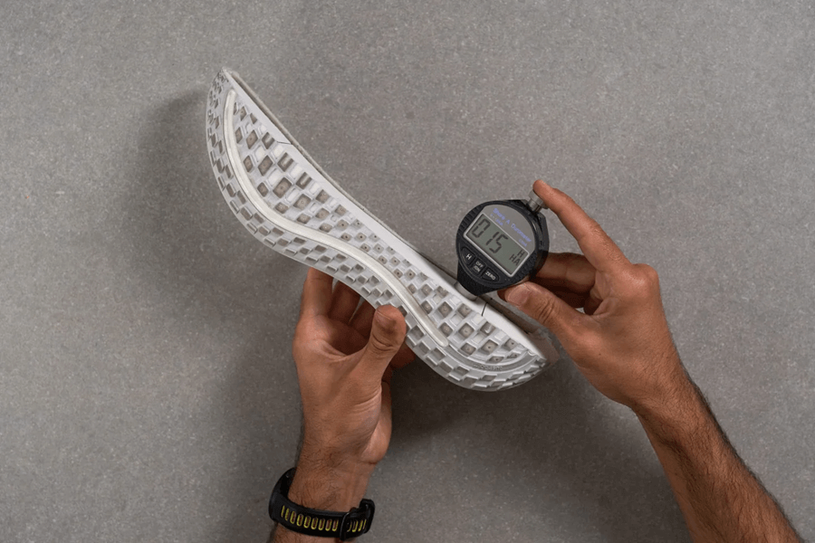 Review Nike Vomero Plus: Đôi giày đệm đế cao cho tập luyện hằng ngày