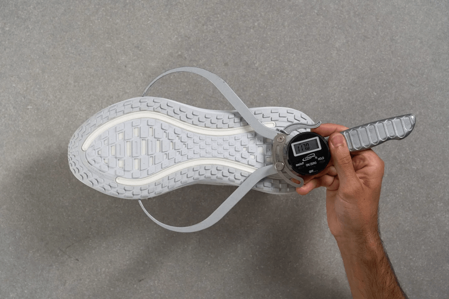Review Nike Vomero Plus: Đôi giày đệm đế cao cho tập luyện hằng ngày