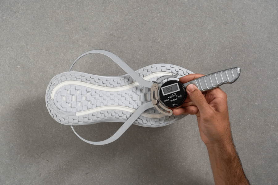 Review Nike Vomero Plus: Đôi giày đệm đế cao cho tập luyện hằng ngày