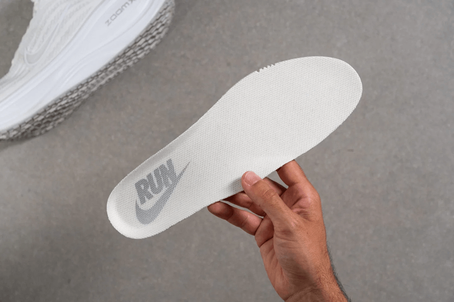 Review Nike Vomero Plus: Đôi giày đệm đế cao cho tập luyện hằng ngày