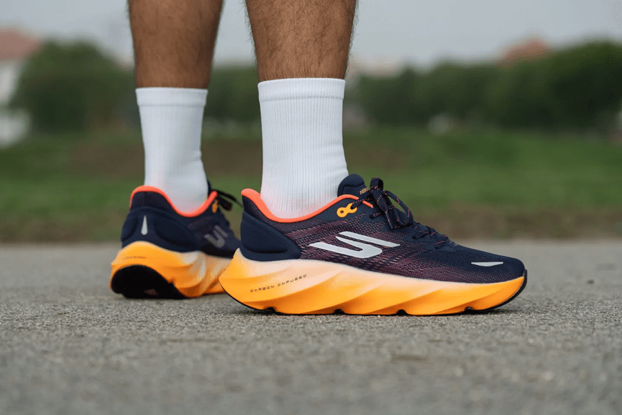 Review Skechers Aero Burst: Giày chạy hằng ngày đệm khủng cho runner yêu thích sự êm ái và bảo vệ khớp