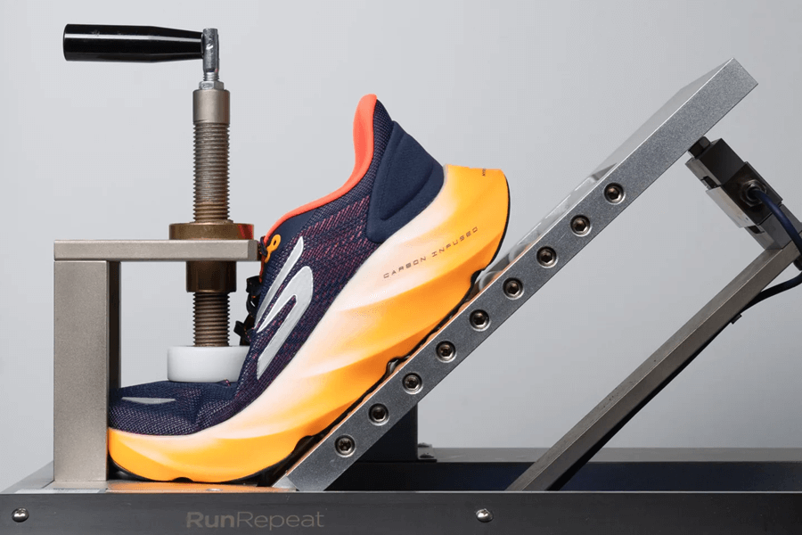 Review Skechers Aero Burst: Giày chạy hằng ngày đệm khủng cho runner yêu thích sự êm ái và bảo vệ khớp