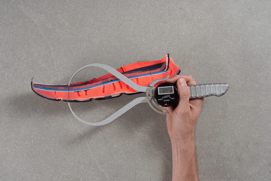 Review Skechers Aero Burst: Giày chạy hằng ngày đệm khủng cho runner yêu thích sự êm ái và bảo vệ khớp
