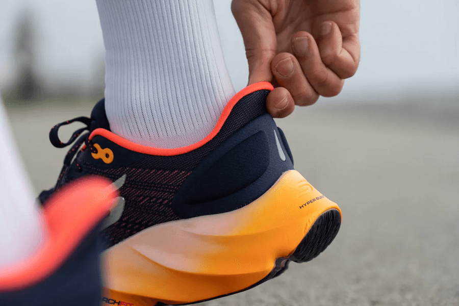 Review Skechers Aero Burst: Giày chạy hằng ngày đệm khủng cho runner yêu thích sự êm ái và bảo vệ khớp