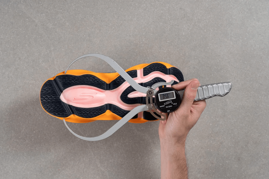Review Skechers Aero Burst: Giày chạy hằng ngày đệm khủng cho runner yêu thích sự êm ái và bảo vệ khớp